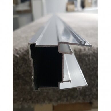 Aliuminio profilis "skraidančios linijos" su skaidria dengančiaja juostele 3